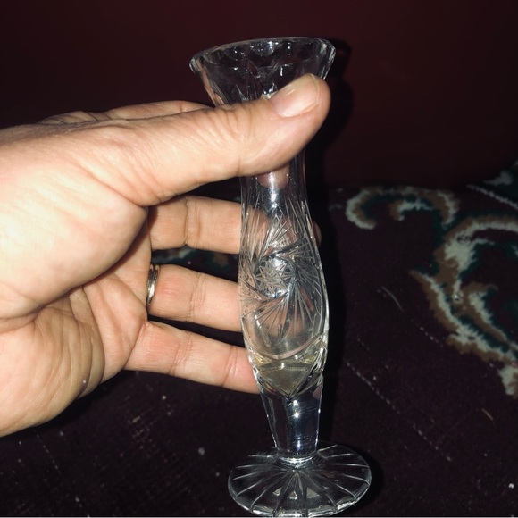 Vintage pinwheel crystal rosebud vase, classic collectible crystal- preloved - Picture 2 of 5